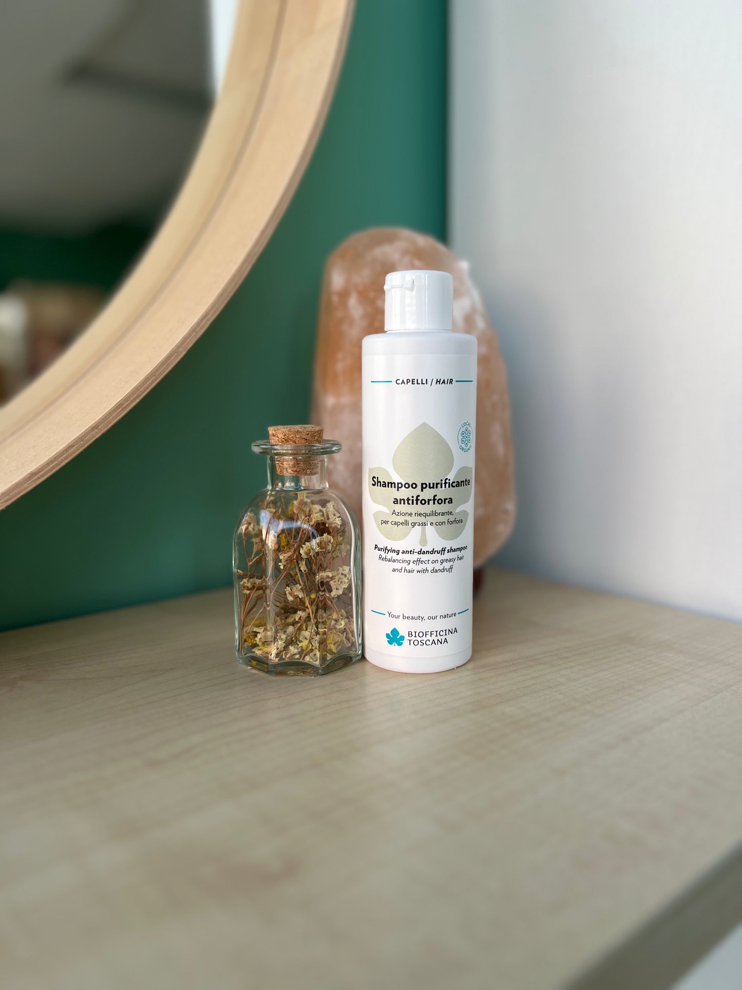 Shampoo purificante antiforfora azione riequilibrante, per capelli grassi e con forfora di Biofficina Toscana (200 ml)