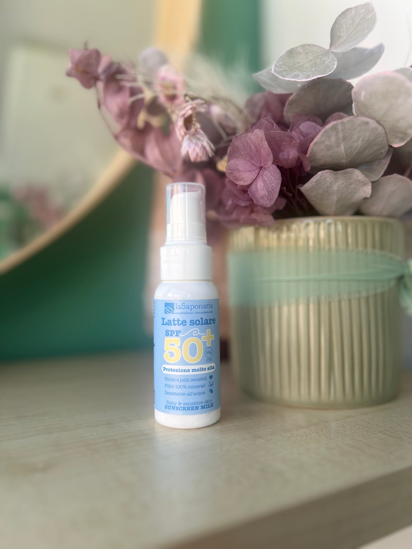 Latte solare SPF 50+ - Travel size di La Saponaria (50 ml)