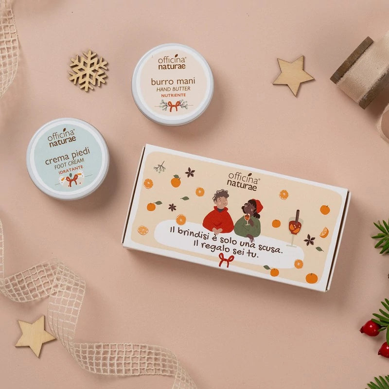 Il Brindisi È Solo Una Scusa. Il Regalo Sei Tu Confezione regalo con Burro Mani e Crema Piedi in vasetto 50 ml di Officina Naturae (50 ml) - Natale 2025