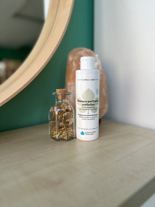 Shampoo purificante antiforfora azione riequilibrante, per capelli grassi e con forfora di Biofficina Toscana (200 ml)