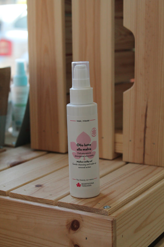 Olio latte alla malva con una delicata azione detergente-struccante di Biofficina Toscana (100 ml)