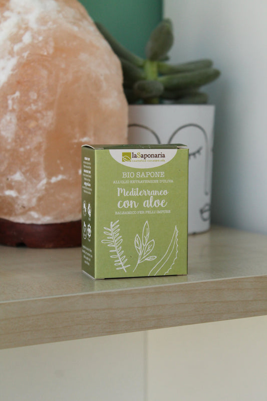 Sapone solido mediterraneo con aloe solido, balsamico, per pelli impure di La Saponaria (100 gr)