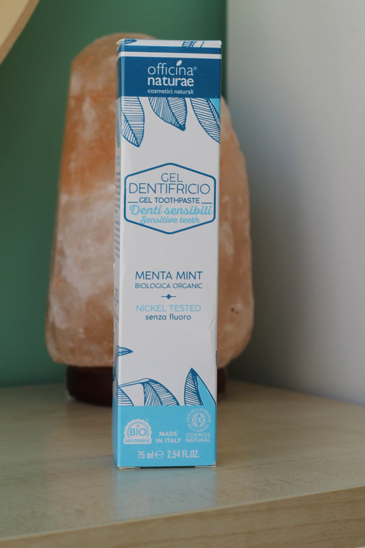 Dentifricio denti sensibili alla menta di Officina Naturae (75 ml)