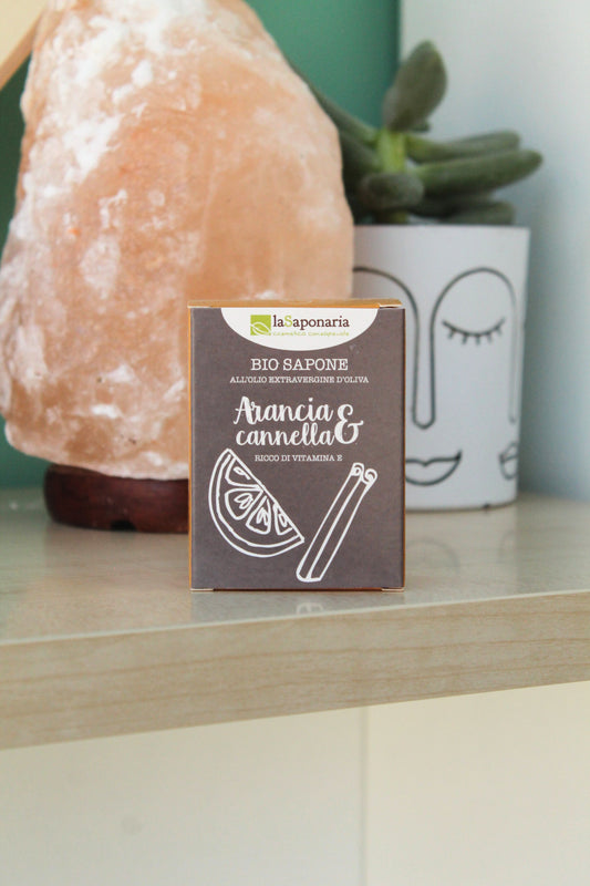 Sapone arancia e cannella solido ricco di vitamina E di La Saponaria (100 gr)