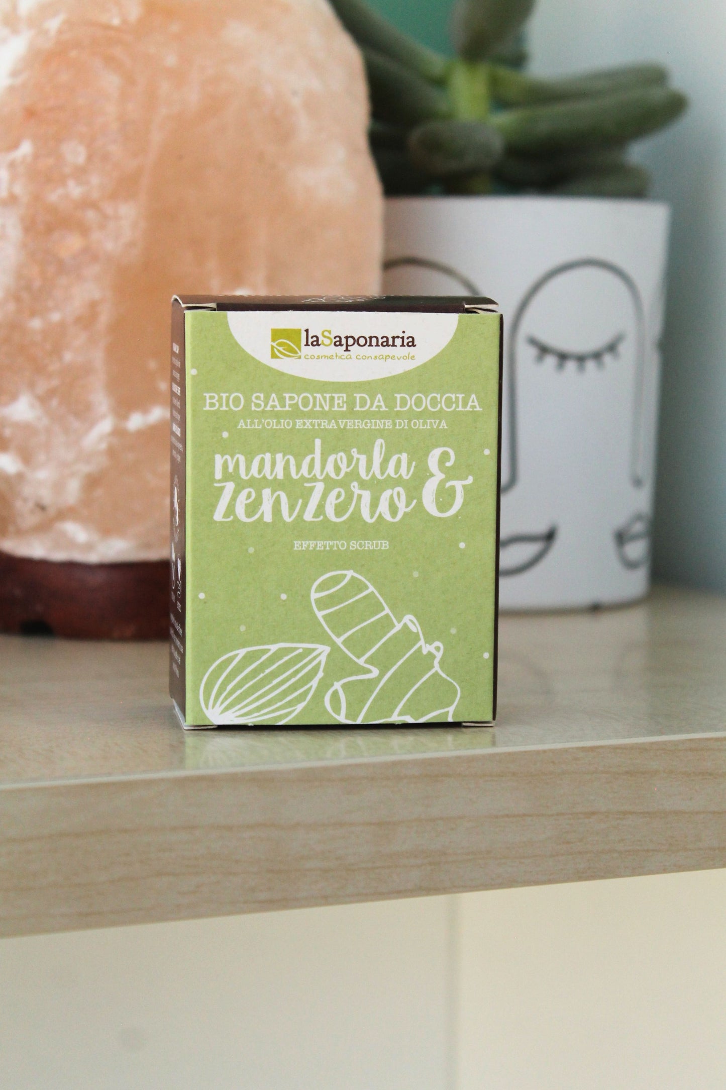 Sapone da doccia mandorla e zenzero solido rigenerante ed equo solidale di La Saponaria (100 gr)