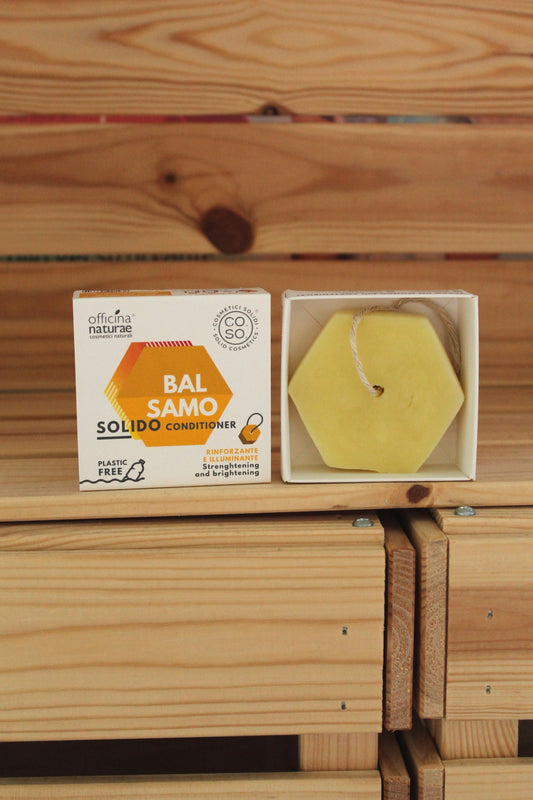 Balsamo solido rinforzante e illuminante di Officina Naturae (64 gr)