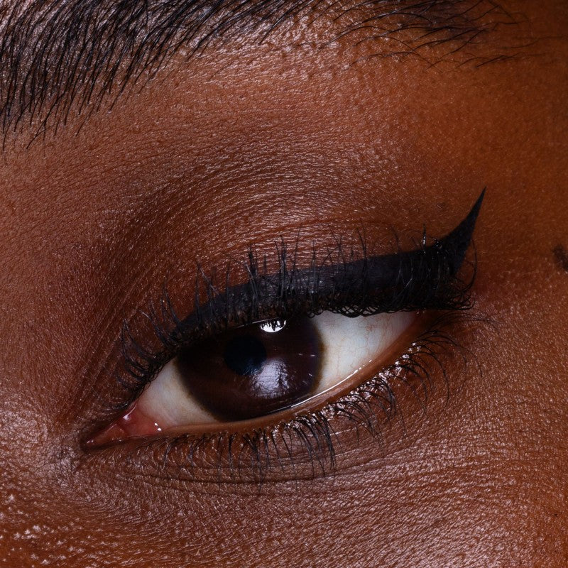 Liner Shake Basic - Eyeliner nero di Neve Cosmetics (2 ml)